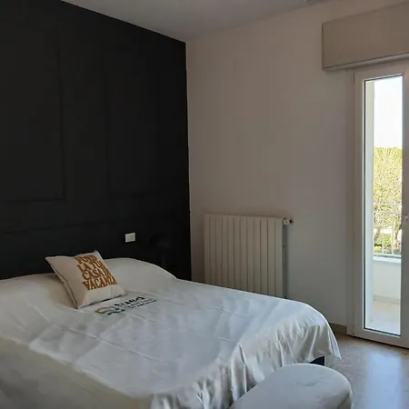 Accogliente Bilocale Con Terrazzo A Pinarella Di - Cv006 Apartment