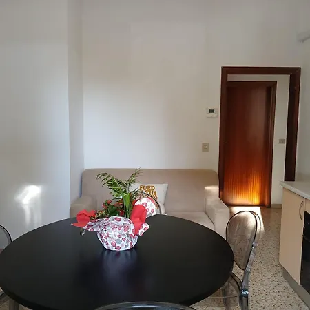 Accogliente Bilocale Con Terrazzo A Pinarella Di - Cv006 Apartment