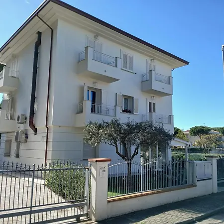 Accogliente Bilocale Con Terrazzo A Pinarella Di - Cv006 Τσέρβια