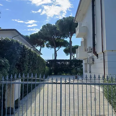 Διαμέρισμα Accogliente Bilocale Con Terrazzo A Pinarella Di - Cv006 *