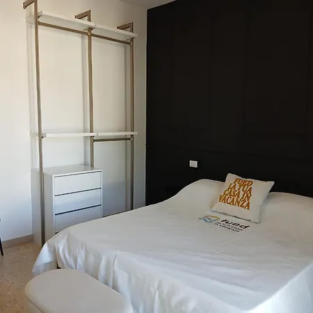 Accogliente Bilocale Con Terrazzo A Pinarella Di - Cv006 *