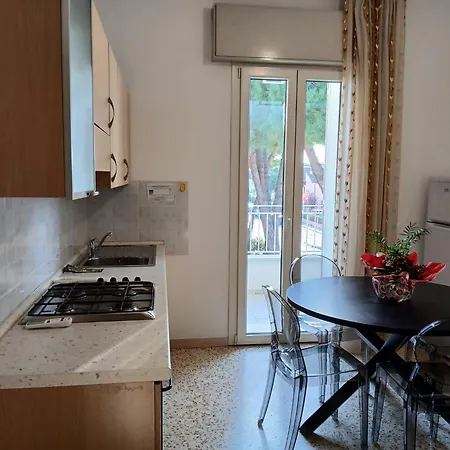 Διαμέρισμα Accogliente Bilocale Con Terrazzo A Pinarella Di - Cv006 *