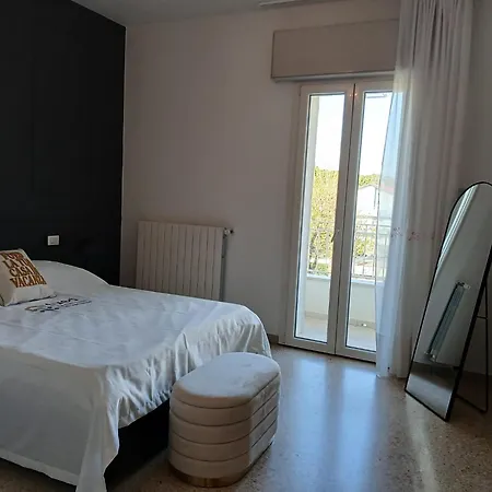 Accogliente Bilocale Con Terrazzo A Pinarella Di - Cv006 Διαμέρισμα *
