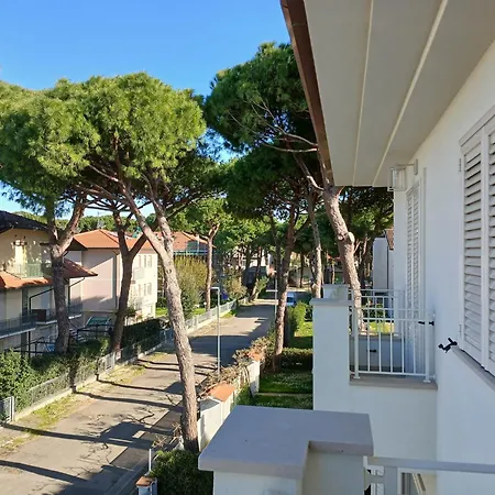Accogliente Bilocale Con Terrazzo A Pinarella Di - Cv006 Διαμέρισμα *