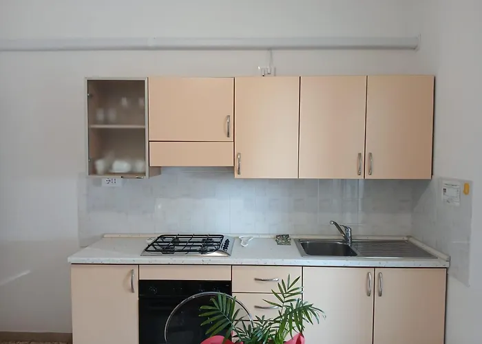 Accogliente Bilocale Con Terrazzo A Pinarella Di - Cv006 Cervia