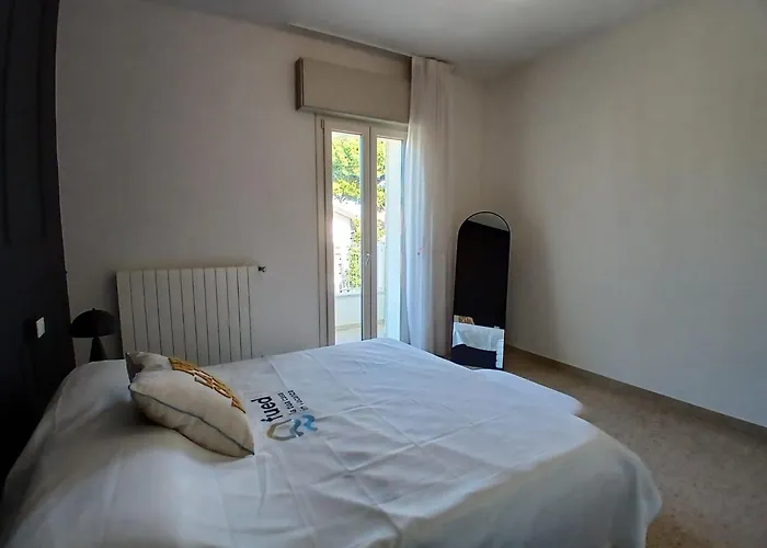 Apartment Accogliente Bilocale Con Terrazzo A Pinarella Di - Cv006 *