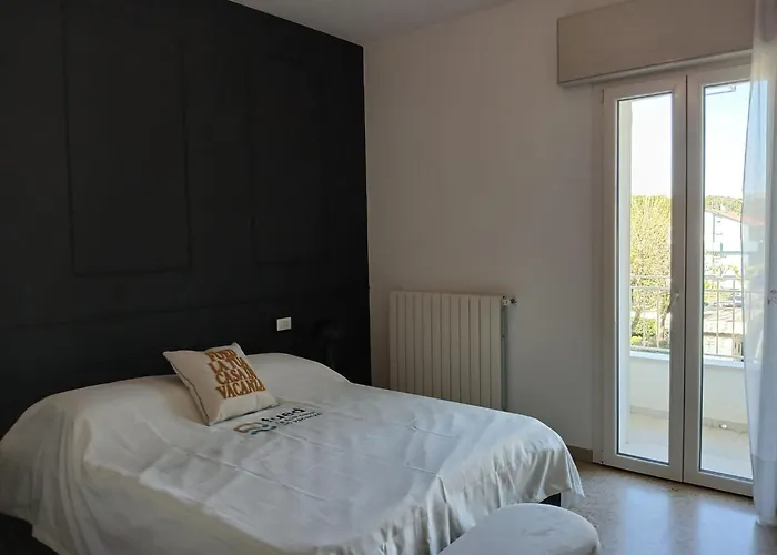 Accogliente Bilocale Con Terrazzo A Pinarella Di - Cv006 Apartment