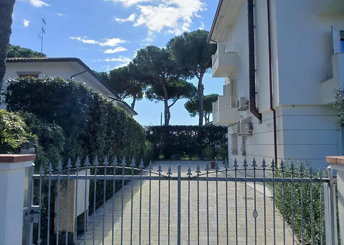 Apartment Accogliente Bilocale Con Terrazzo A Pinarella Di - Cv006 *
