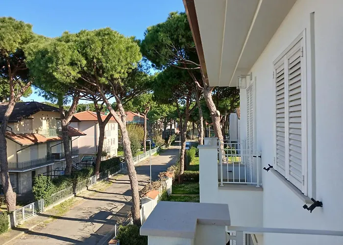 Accogliente Bilocale Con Terrazzo A Pinarella Di - Cv006 * Cervia