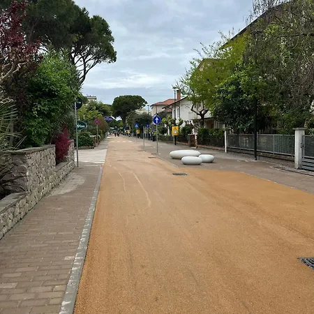 Appartement Accogliente Bilocale Con Terrazzo A Pinarella Di - Cv006 *