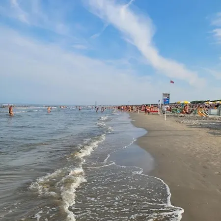 Accogliente Bilocale Con Terrazzo A Pinarella Di - Cv006 Appartement