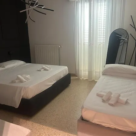 Accogliente Bilocale Con Terrazzo A Pinarella Di - Cv006 * Cervia