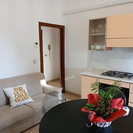 Appartamento Accogliente Bilocale Con Terrazzo A Pinarella Di - Cv006 *