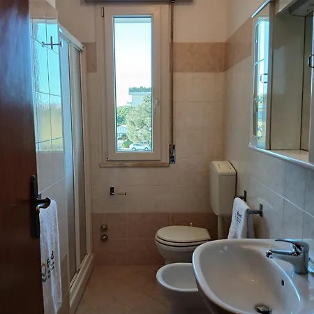 Accogliente Bilocale Con Terrazzo A Pinarella Di - Cv006 Appartamento Cervia