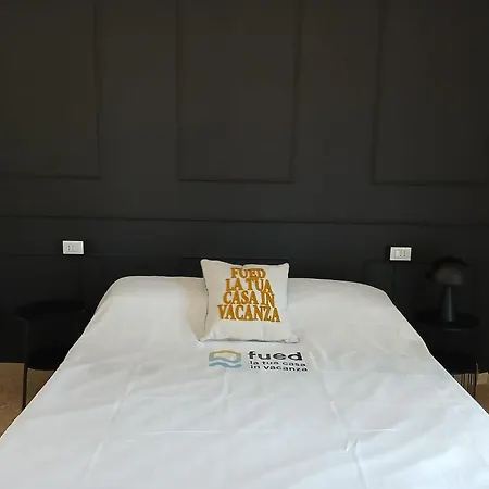 Accogliente Bilocale Con Terrazzo A Pinarella Di - Cv006 *