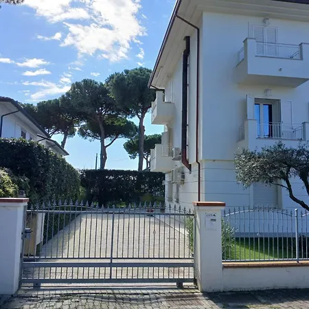 Accogliente Bilocale Con Terrazzo A Pinarella Di - Cv006 Lägenhet