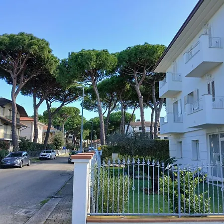 Apartment Accogliente Bilocale Con Terrazzo A Pinarella Di - Cv006 *