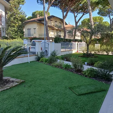 Accogliente Bilocale Con Terrazzo A Pinarella Di - Cv006 Lägenhet