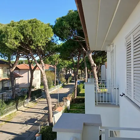 Accogliente Bilocale Con Terrazzo A Pinarella Di - Cv006 * Cervia
