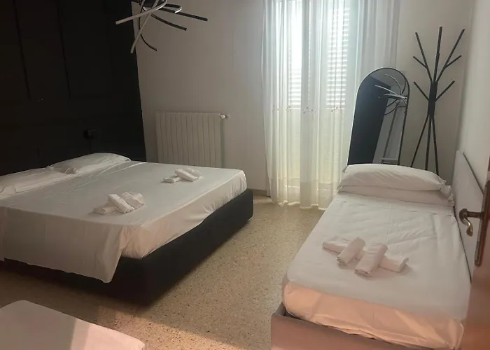 Accogliente Bilocale Con Terrazzo A Pinarella Di - Cv006 * Cervia