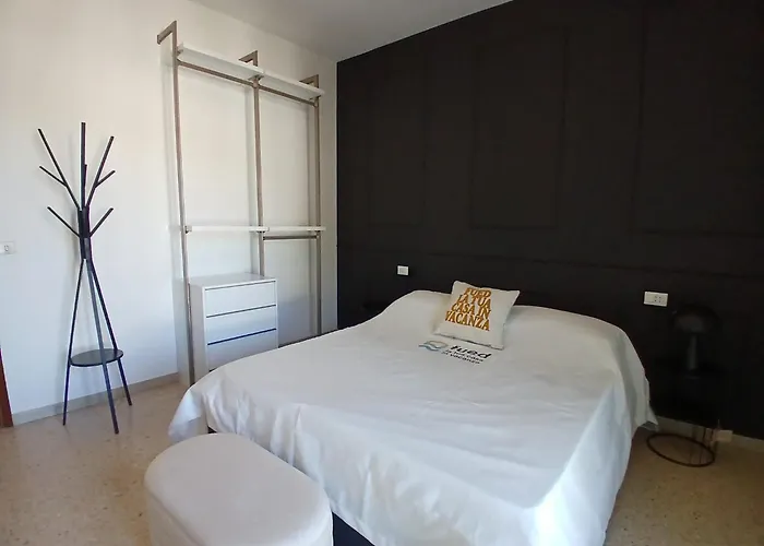 Accogliente Bilocale Con Terrazzo A Pinarella Di - Cv006 * Cervia