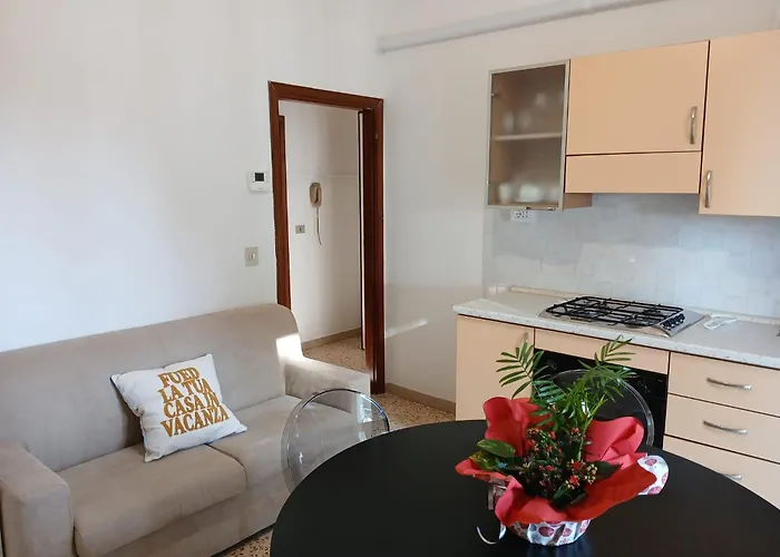 Appartamento Accogliente Bilocale Con Terrazzo A Pinarella Di - Cv006 *
