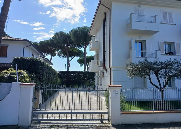 Accogliente Bilocale Con Terrazzo A Pinarella Di - Cv006 Appartamento