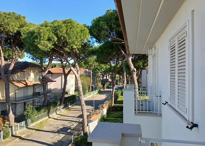 Accogliente Bilocale Con Terrazzo A Pinarella Di - Cv006 Appartamento *